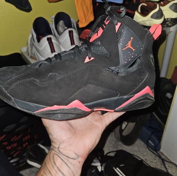 Glasses and shoes - Picture 16 of 16